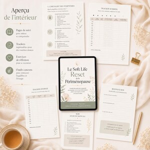 May include: A digital tablet displaying the text Le Soft Life Reset de la P&eacute;rim&eacute;nopause surrounded by several printed paper sheets including a symptom checklist, sleep tracker, energy tracker, and reflection pages with floral illustrations and text.