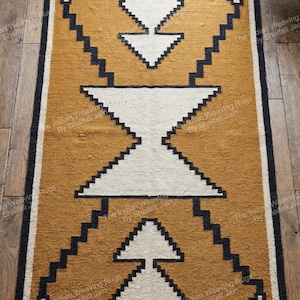 Peut inclure: Panneau en bois rustique avec l'inscription "Welcome to our home" en lettres blanches. Le panneau présente une finition vieillie et un design simple et accueillant, idéal pour la décoration d'entrée.