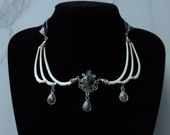 Collar de hueso / Colgante de hueso / Gargantilla de hueso / Collar gótico natural / Joyería artesanal llamativa / Joyería singular
