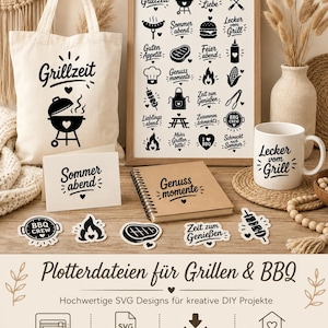 Könnte beinhalten: Eine Sammlung von Artikeln zum Thema Grillen, darunter eine Tragetasche, gerahmte Kunst, Aufkleber und eine Tasse. Die Tragetasche und die Tasse tragen die Aufschrift "Grillzeit" und "Lecker vom Grill". Die gerahmte Kunst zeigt verschiedene Grill-bezogene Symbole und Sätze.