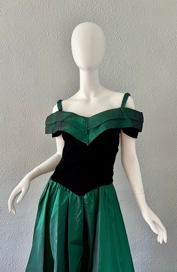 Vintage 80s Green Velvet Off-Shoulder Taffeta Ful… - image 5