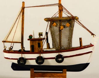 Barca da pesca decorativa in legno con nidi