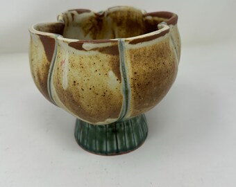 Vintage Studio Pottery piedestalskål droppglasyr rustik keramikplanter