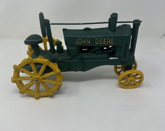 Vintage John Deere Traktormodell aus Gusseisen, grün-gelbe Räder