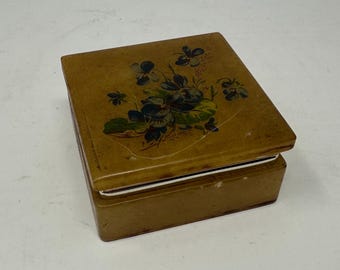 Vintage powder / trinket box
