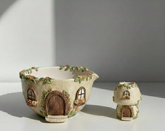 Handgjort Matcha-skålset med älvhus | 3D-skulpterad svampstuga Chawan | Nyckfull present till fantasyälskare | Födelsedagspresent