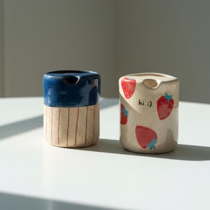 Taza de café de cerámica hecha a mano con forma de fresa, taza de viaje de cerámica