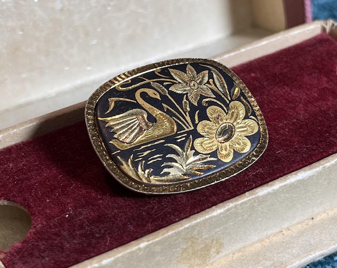 Vintage Toledo Damascene Swan Brooch, 1970‘s Spanish Toledo Inlay Style Bird Floral Brooch, Black Gold Metal Vintage Jewelry, chill broche
