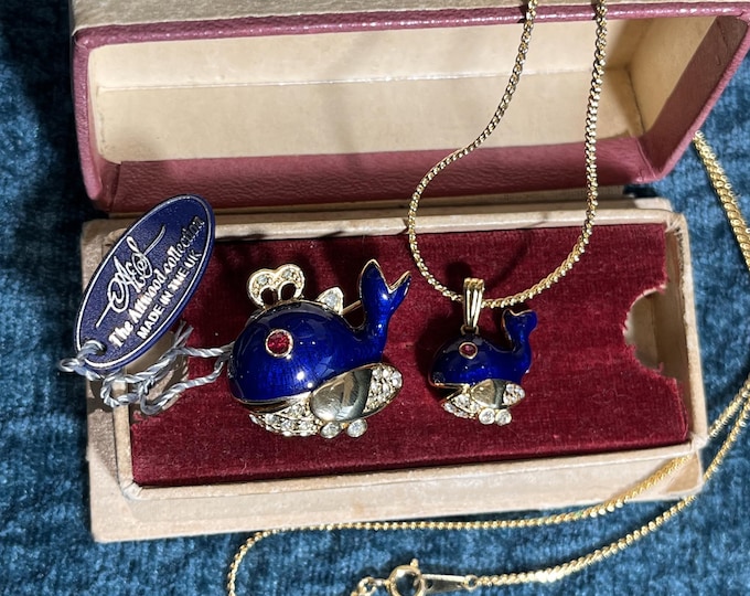 vintage Attwood Sawyer Whale Necklace and Brooch Set – Blue Enamel Ocean Animal Jewellery, Collectible Mini Sea Creature