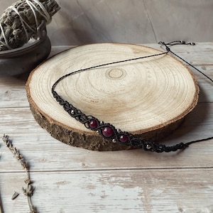 Collana girocollo in macramè con vero granato