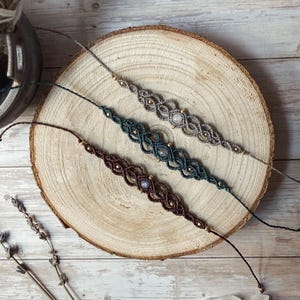 Macrame bracelet with stone bead