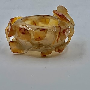 Sehr feiner chinesischer Achat Pinseltopf mit Verzierungen