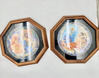 Platos de colección antiguos en caja, de Anna Perenna, 1981.