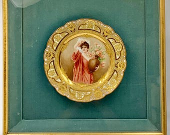 Plato antiguo de porcelana Royal Vienna en caja de sombras