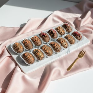 Datteln mit Nüssen in belgischer Schokolade – Handmade Delight (200g+)