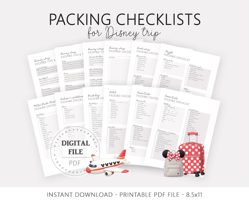 Pu&ograve; includere: Liste di controllo di imballaggio stampabili per un viaggio a Disney. L'immagine include diversi fogli bianchi con liste di controllo, una valigia rossa a pois, uno zaino grigio con un fiocco di Minnie Mouse e un aereo giocattolo. Testo: "PACKING CHECKLISTS for Disney trip".