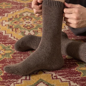 Men’s Wool Socks 60%+ Warm Thick Crew Socks, Thermal Winter Wool Blend Socks, Soft Breathable Knitted Cozy Socks, Cold Weather Essentials