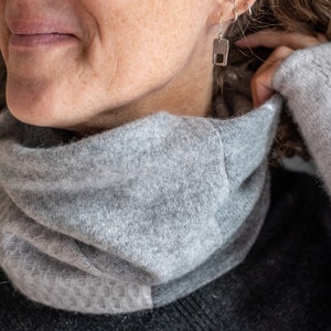 100% Cashmere Neck Warmer/Snood(snug), Recycled - Neutrals