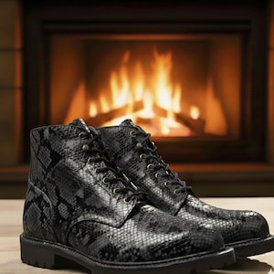 Handgefertigte Python Leder Stiefel: Unisex Schwarze Schlangenleder Stiefel