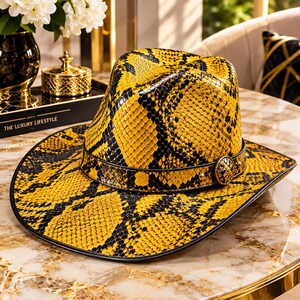 Chapeau en cuir imprimé python jaune et noir | Chapeau western de luxe | Style peau de serpent exotique | Cowboy