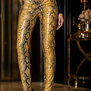 Pantalones de piel con estampado de pitón amarillo para mujer / Pantalones de piel de serpiente de talle alto / Pantalones elegantes