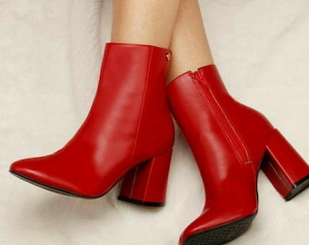 Levendige rode slofjes van imitatieleer met hak - enkellaarsjes blokhak dames