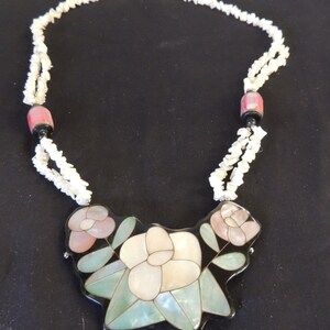 Vintage 1980&#39;s Inlay Shell Statement Necklace Floral Flower Pink White & Teal Blue