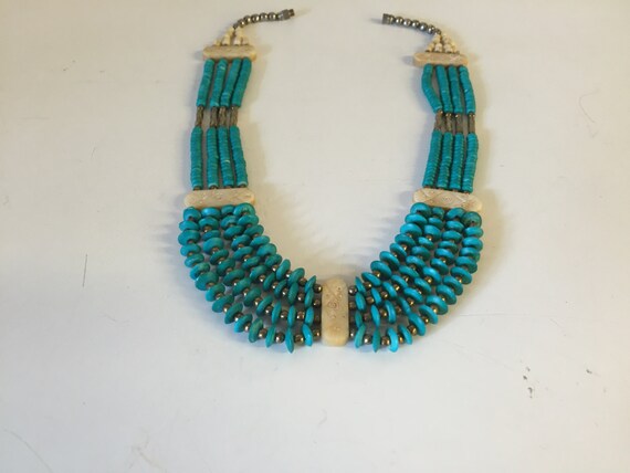 Vintage Faux Turquoise & Bone Colored Beaded Stat… - image 2