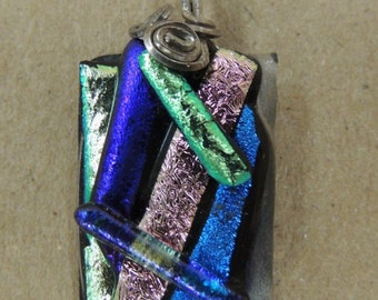 Silvertone wire and multi colored resin/plastic charm pendant purple green blue iridescent details