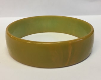 Vintage Thin Green & Yellow Swirl Bakelite Bangle Bracelet