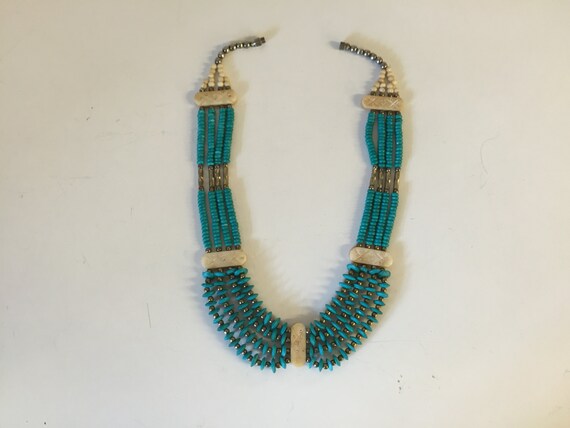 Vintage Faux Turquoise & Bone Colored Beaded Stat… - image 4