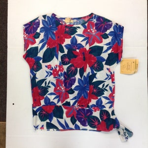 Vintage NOS 1990&#39;s Jessica Scott Hawaiian Floral Print Pullover Medium Sleeveless Tie-Off Tail Blouse New with Tags