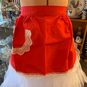 Vintage 1950&#39;s Red W/ White Lace Border Apron Tie Pocket Holiday Christmas