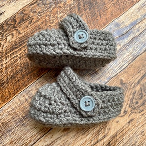 Crochet Infant Baby SANDALS Button Strap CLOG Booties // Size 3-12 Mos // Many Color Options image 6