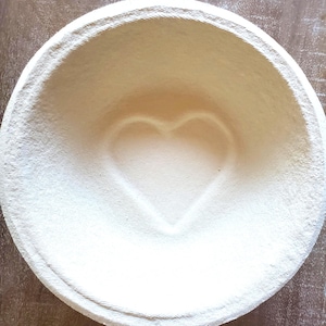 Banneton Proofing Basket Natural Wood Pulp Brotform Heart Pattern Non-Toxic Handmade in Germany for Sourdough Bread Baking 1 KG