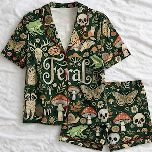 Puede incluir: Un letrero de madera r&uacute;stica con el texto "Welcome to our home" en letras blancas. El letrero presenta un acabado envejecido y un dise&ntilde;o simple y acogedor, ideal para un porche o entrada.