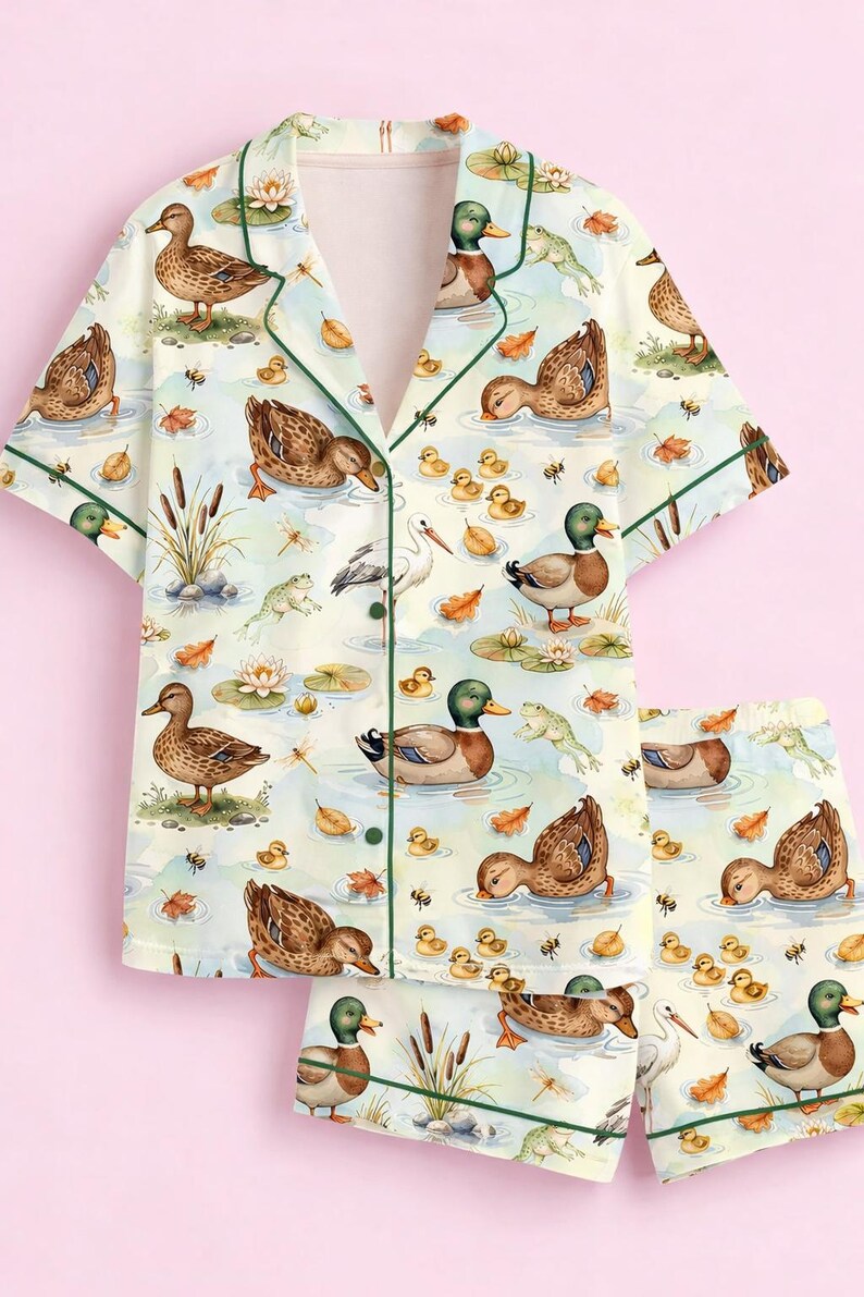 Ankpyjamasset, Dammdjurspyjamas, Cottagecore-djursnatkläder, Vintage naturtryckt satinpyjamas, Silkeslent loungeset, Present till henne bild 3