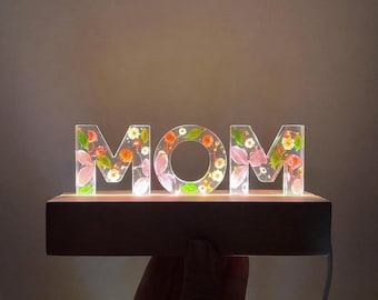 Personalized Name Night Light, Custom Mom Lamp with Pressed Flowers, LED Name Sign, Floral Resin Lamp, Mother Gift for Her