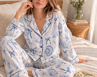 Set pigiama con conchiglie marine, pigiama dallo stile da spiaggia, pigiama con stampa di conchiglie blu, set relax con fiocco, pigiama per le vacanze estive