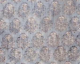 Tela de lino estampada a mano con estampado floral azul claro