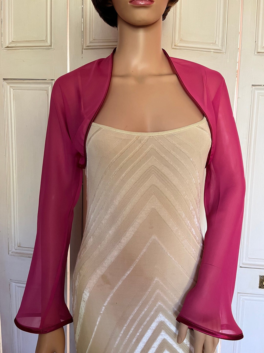 Boléro/haussement d'épaules/veste à manches évasées fuchsia en