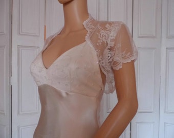Ivory lace  Cap sleeved bolero/shrug/jacket  with scallop edge.  UK sizes 8,10,12,14,16