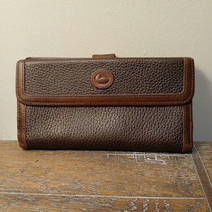 Vintage Dooney & Bourke Brown Pebble Grain Leather Tan Trim Flap Snap Wallet