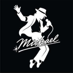Può includere: Silhouette bianca di una persona con cappello e completo, che tiene un microfono ed esegue una mossa di danza. La parola "Michael" è scritta in corsivo sotto la figura, con una grafica a stella. Sfondo nero.