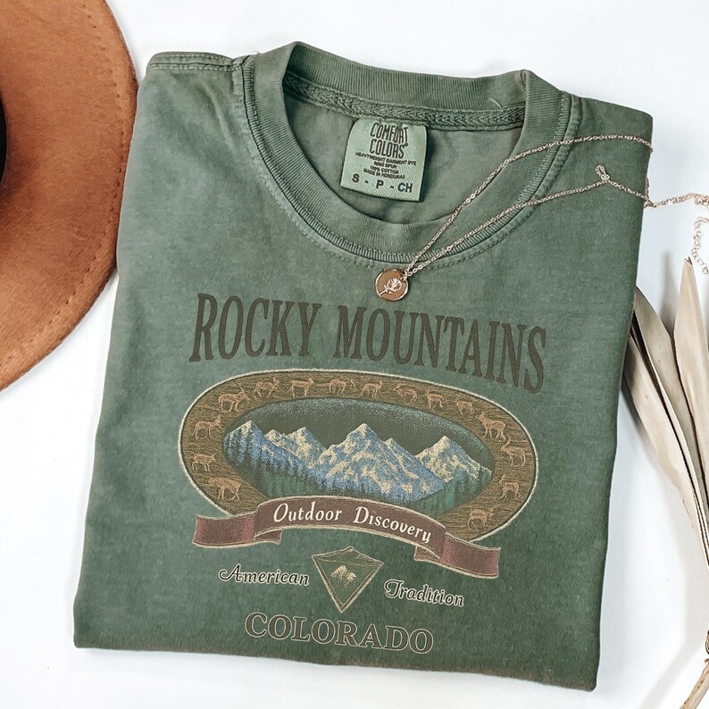 Rocky Mountains Shirt, Colorado Shirt, Vintage Mountain Tee, Hiking Shirt, Outdoor Graphic Tee, Adventure Shirt, Nature Lover Gift immagine 3
