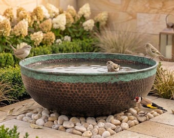 Vaschetta per uccelli rustica in rame, decorazione da giardino per esterni realizzata a mano, ideale per arredare il patio.