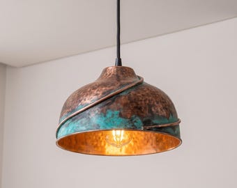 Lampada a sospensione in rame realizzata a mano, lampada da soffitto a cupola martellata, luce rustica per cucina.