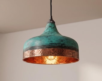 Plafoniera rustica in rame, lampada a cupola realizzata a mano per interni in stile rustico.