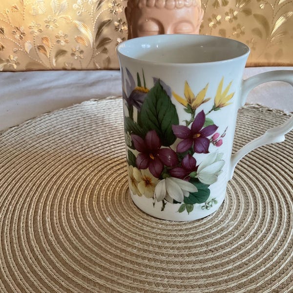 Fine bone china Coffee mug with multi-color floral garden pattern