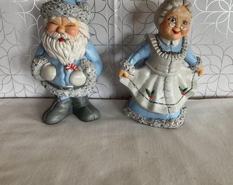 ヴィンテージサンタとサンタクロース夫人のクリスマスキッチュな陶器の